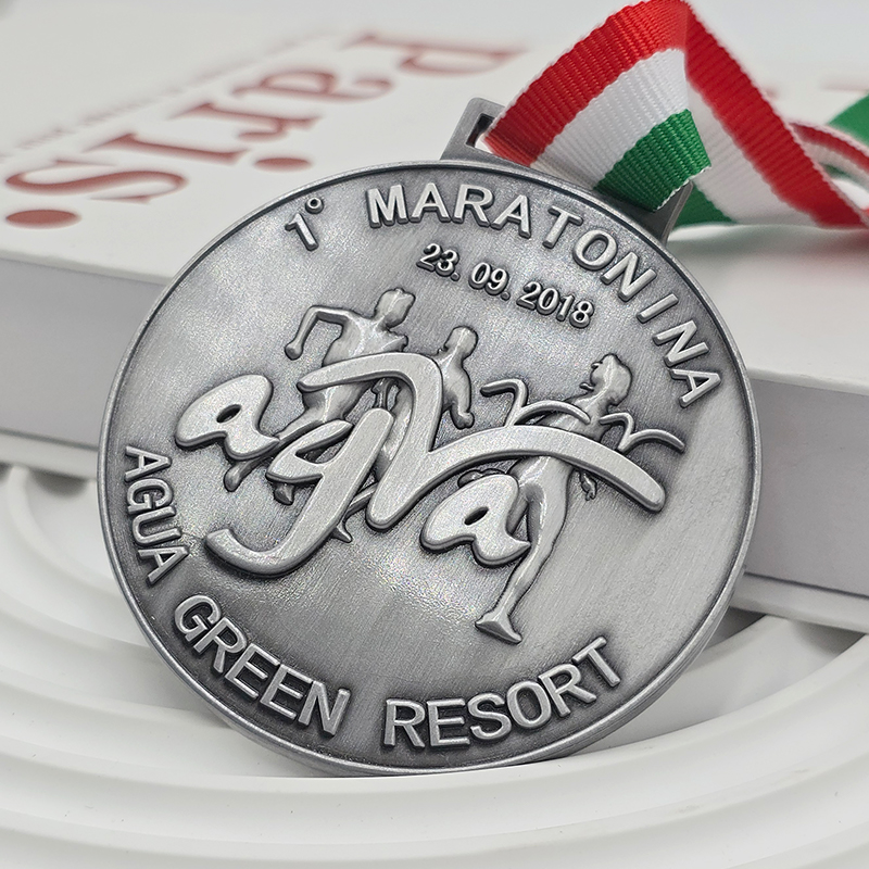 Medalla Conmemorativa Retro Maratón Plata 3D en Relieve, Insignia Coleccionable de Carrera Metálica