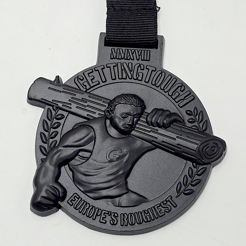 Medalla de metal negro mate, ponderada conmemorativa de carrera a campo traviesa 3D musculoso en relieve de tipo duro, coleccionable deportivo.
