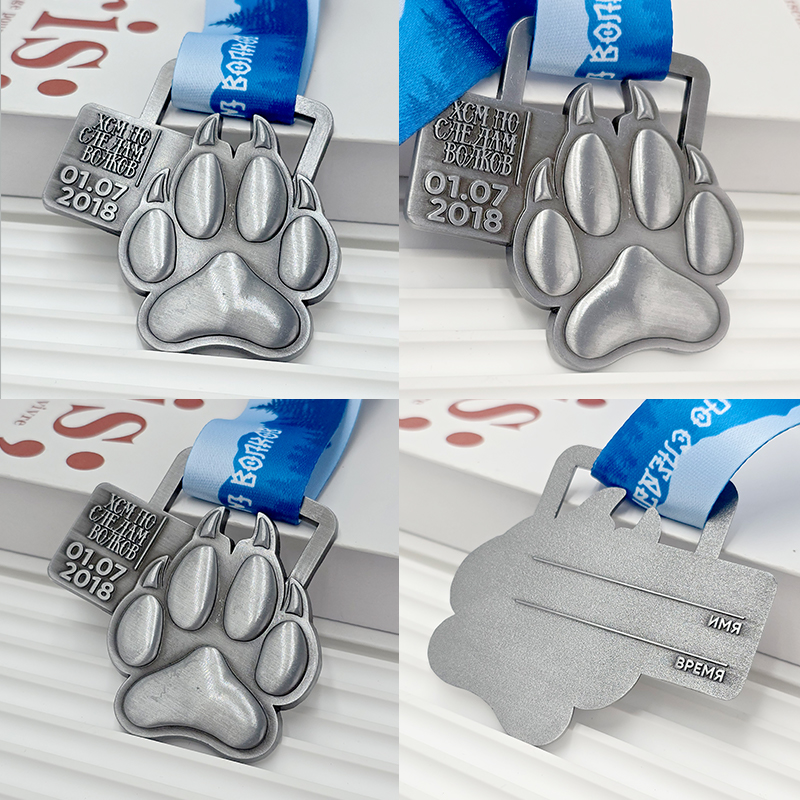Medalla de metal plateado esmerilado con diseño de pata de oso, artículo conmemorativo de un evento, relieve con impresión de pata en 3D, coleccionable de deportes al aire libre.
