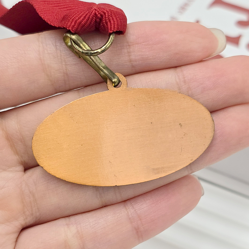 Medalla ovalada de bronce retro con relieve temático de natación de un club de deportes acuáticos, adorno coleccionable para eventos de deportes acuáticos.