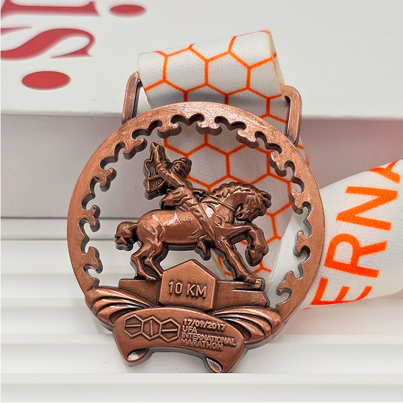 Medalla de metal hueco vintage en bronce, colección conmemorativa del Maratón Internacional de Erzurum 10KM, relieve tridimensional de un caballero montado, ornamentación de evento