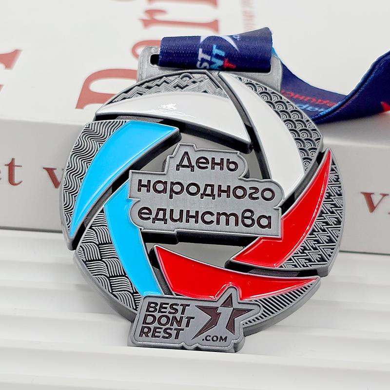 Medalla metálica contrastante en plata, rojo y azul, conmemorativa del Día de la Unidad Nacional de Rusia, colección temática de ornamentos para eventos con relieve tridimensional de ensamblaje geométrico