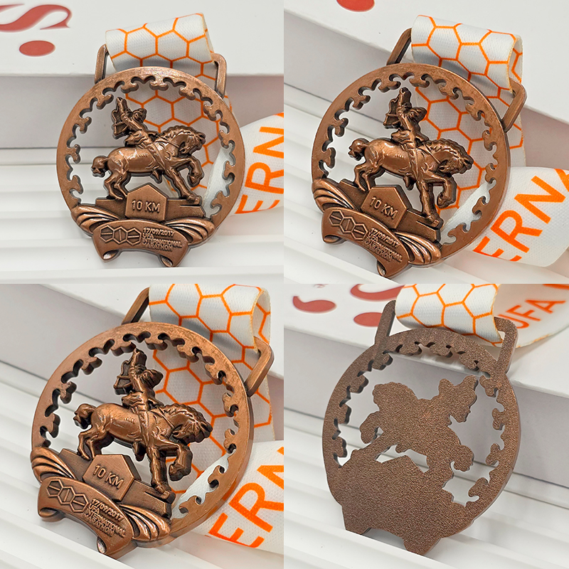 Medalla de bronce vintage, pieza conmemorativa de los 10KM del Maratón Internacional de Estambul, con un caballero a caballo en relieve 3D y diseño calado, un artículo de colección para el evento.