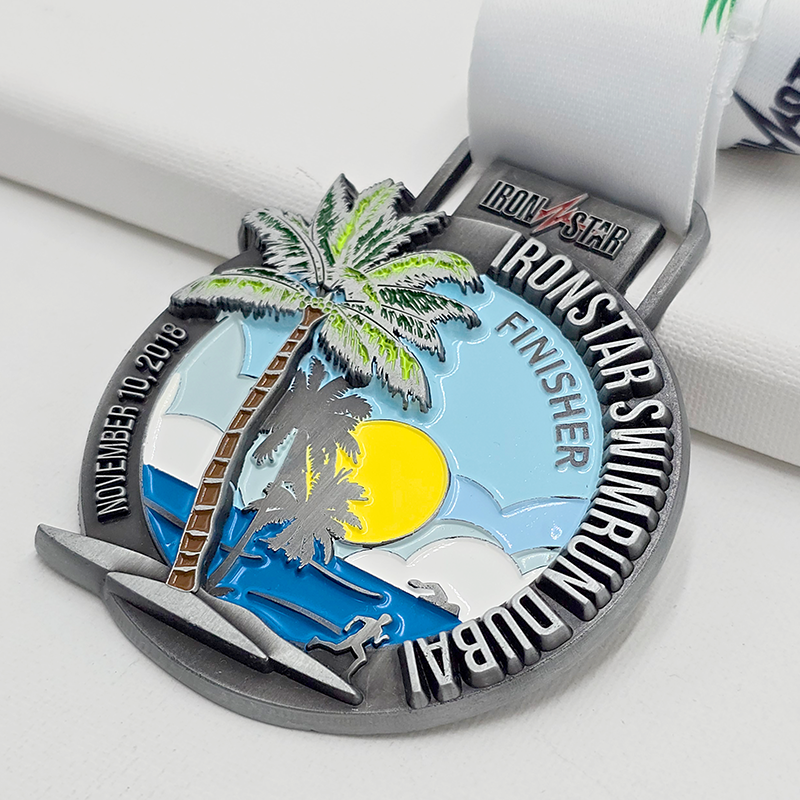 Conjunto de medallas metálicas de eventos deportivos multinacionales, conmemorativas de los Juegos del Caribe, el Triatlón, la Maratón de Rusia, etc.; relieves de ciudades/islas; conjunto coleccionable de eventos deportivos mundiales.