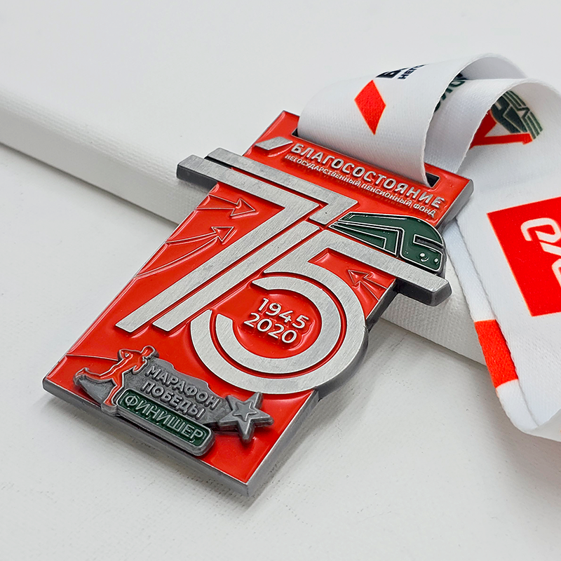 Conjunto de medallas metálicas con temática multideportiva: Carrera de 5 km / Liga de judo / Rock Warrior / Edición conmemorativa del 75.º aniversario, etc.; Zapatillas de correr / Relieve samurái; Conjunto coleccionable de eventos internacionales múltiples.