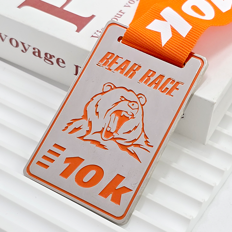 Conjunto de medallas metálicas de eventos deportivos australianos, que incluye medallas conmemorativas de atletismo, bolos, piragüismo, etc., con mapas y relieves de canguros. Un conjunto coleccionable de medallas de eventos deportivos australianos.