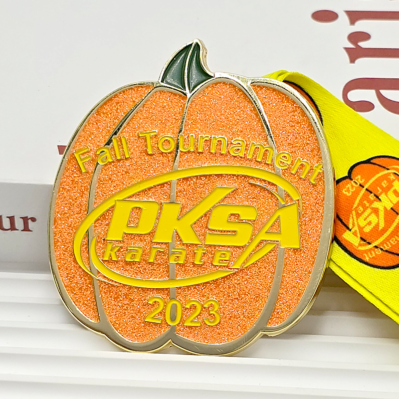 Conjunto de medallas metálicas de eventos deportivos australianos, que incluye medallas conmemorativas de atletismo, bolos, piragüismo, etc., con mapas y relieves de canguros. Un conjunto coleccionable de medallas de eventos deportivos australianos.