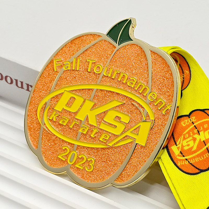 Conjunto de medallas metálicas de eventos deportivos australianos, que incluye medallas conmemorativas de atletismo, bolos, piragüismo, etc., con mapas y relieves de canguros. Un conjunto coleccionable de medallas de eventos deportivos australianos.