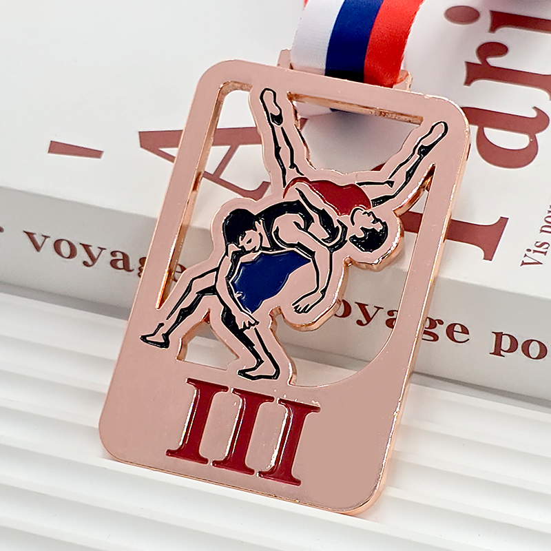 Conjunto de medallas metálicas de eventos deportivos australianos, que incluye medallas conmemorativas de atletismo, bolos, piragüismo, etc., con mapas y relieves de canguros. Un conjunto coleccionable de medallas de eventos deportivos australianos.