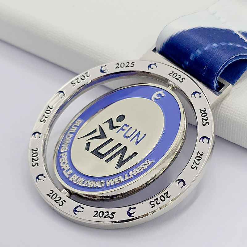 Conjunto de medallas metálicas Global Fun Run: conjunto conmemorativo de carreras benéficas, carreras navideñas, retos en la montaña nevada y carreras con temática de copos de nieve, incluye abrebotellas y escultura en relieve de montaña nevada, conjunto coleccionable de carreras en varios países.