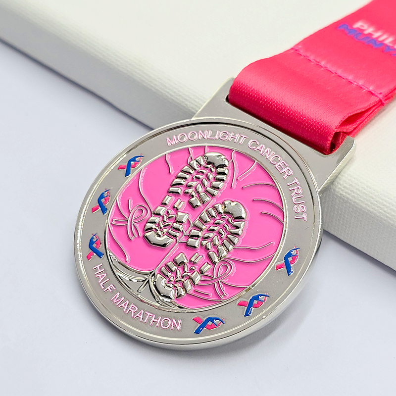 Conjunto de medallas metálicas con múltiples temas de Zimbabue: Carrera benéfica del lazo rosa / Carrera de tai chi / Conmemoración del Día de la Independencia, etc.; Estatua / Relieve yin-yang; Conjunto de colección de carreras con temática africana.