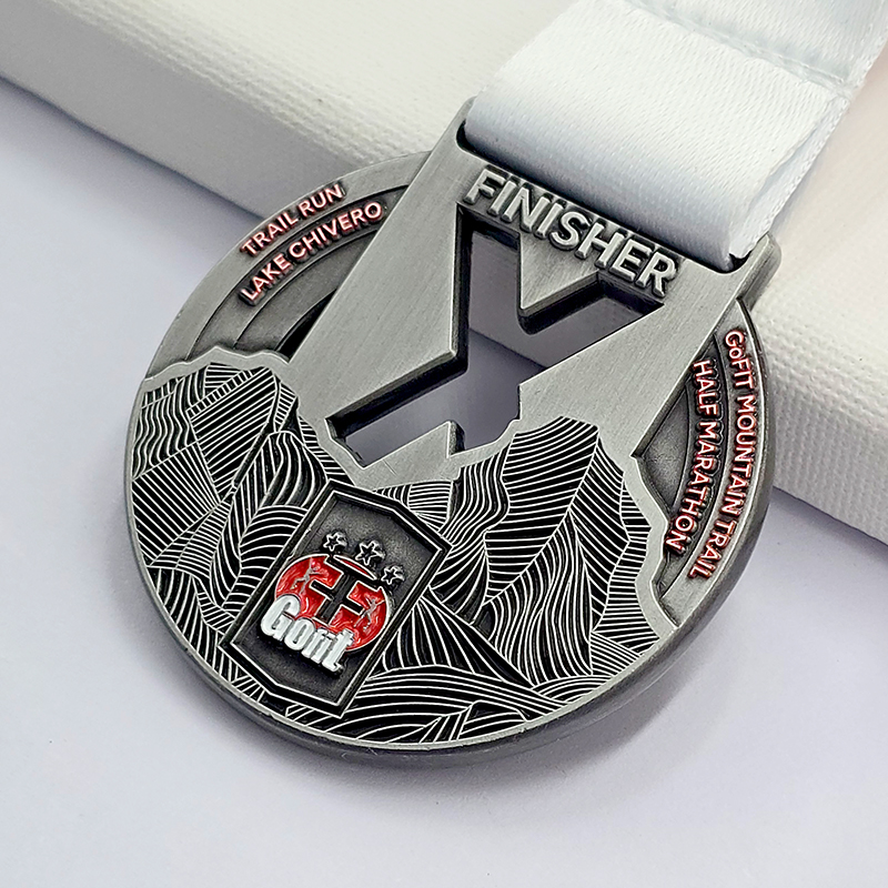 Conjunto de medallas metálicas con múltiples temas de Zimbabue: Carrera benéfica del lazo rosa / Carrera de tai chi / Conmemoración del Día de la Independencia, etc.; Estatua / Relieve yin-yang; Conjunto de colección de carreras con temática africana.