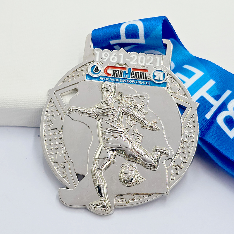 Conjunto de medallas metálicas de atletismo australiano y ruso: Campeonato de Atletismo de Victoria / Conjunto conmemorativo del 60.º aniversario de la petroquímica rusa con relieve de atletas. Conjunto coleccionable de eventos deportivos profesionales.