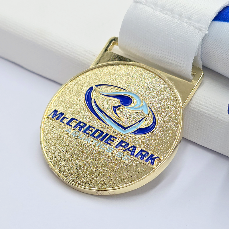 Conjunto de medallas metálicas de eventos deportivos de élite mundiales: conjunto conmemorativo del Circuito Mundial de Vóley Playa de la FIVB, el Campeonato Australiano de Atletismo, las Ligas Universitarias, etc., que incluye mapas y relieves deportivos. Conjunto coleccionable de eventos deportivos profesionales.