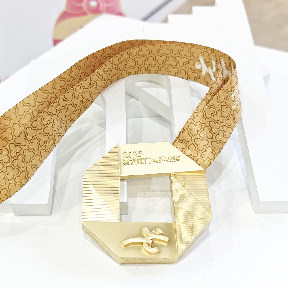 Medalla personalizada para maratón de élite con decoración metálica en 3D + cordón de medalla con temática del evento