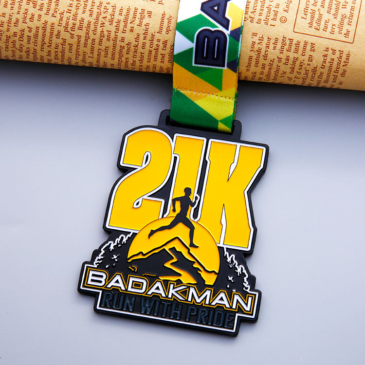Medalla Deportiva Personalizada Badakman de 21k con Cinta