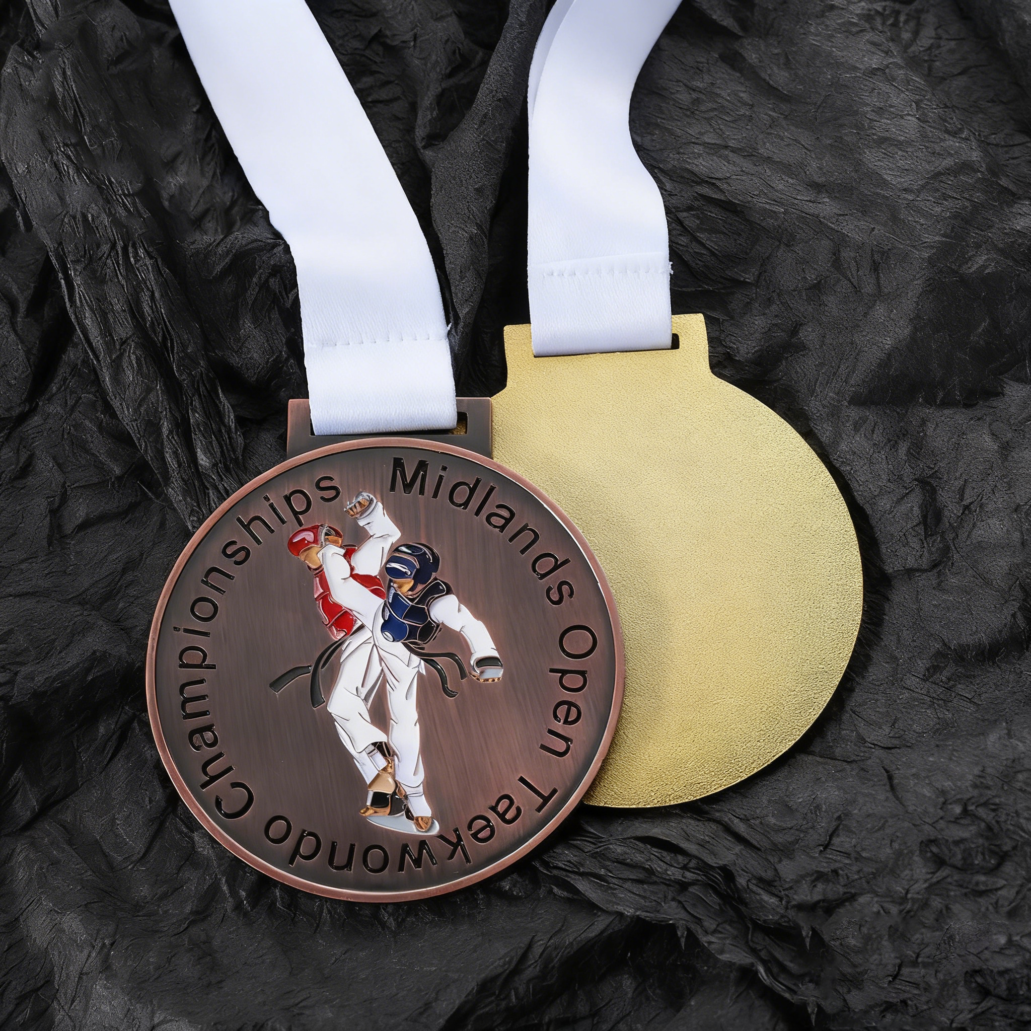 Medalla de taekwondo de cinta metálica de bronce dorado con esmalte blando para deportes de taekwondo