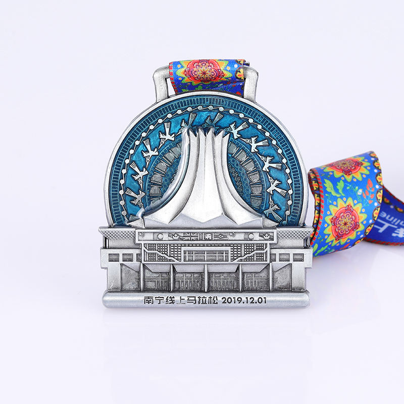 Medallas de aleación de zinc fundidas en 3D, insignias conmemorativas de maratones temáticos urbanos