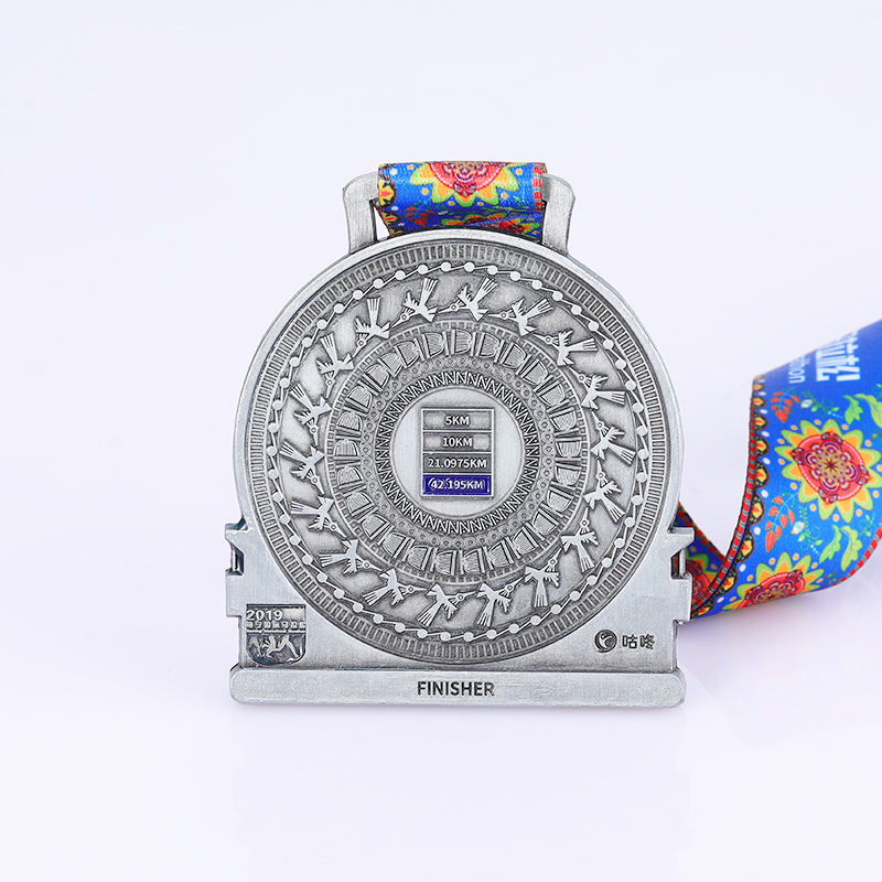 Medallas de aleación de zinc fundidas en 3D, insignias conmemorativas de maratones temáticos urbanos