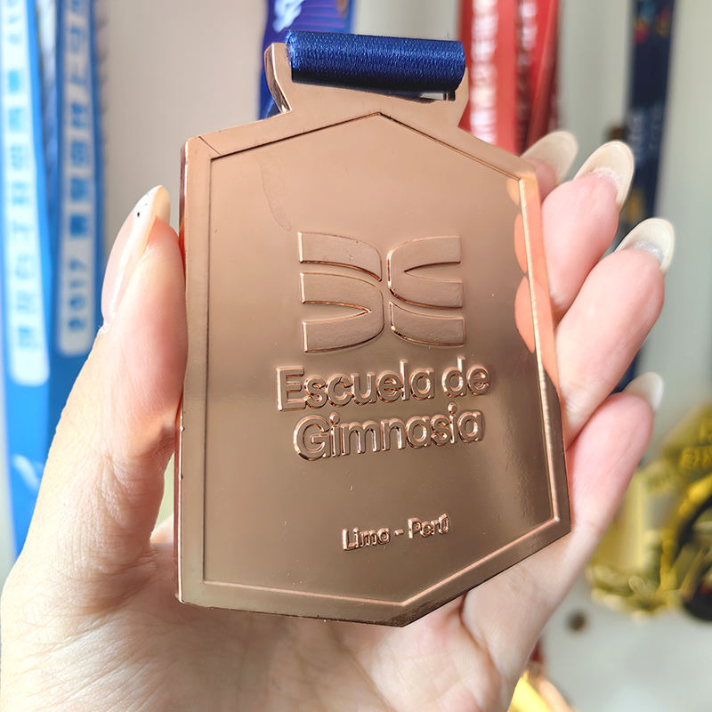 Medallas de oro, plata y bronce en el Campeonato Americano de Gimnasia Rítmica de Lima; medallas con formaciones de gimnasia de forma única.