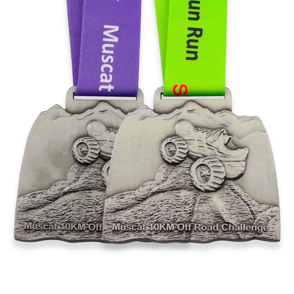 Medalla del Reto de Trail Running de 10 km: Insignia conmemorativa de la carrera de trail running con relieve 3D en plata envejecida
