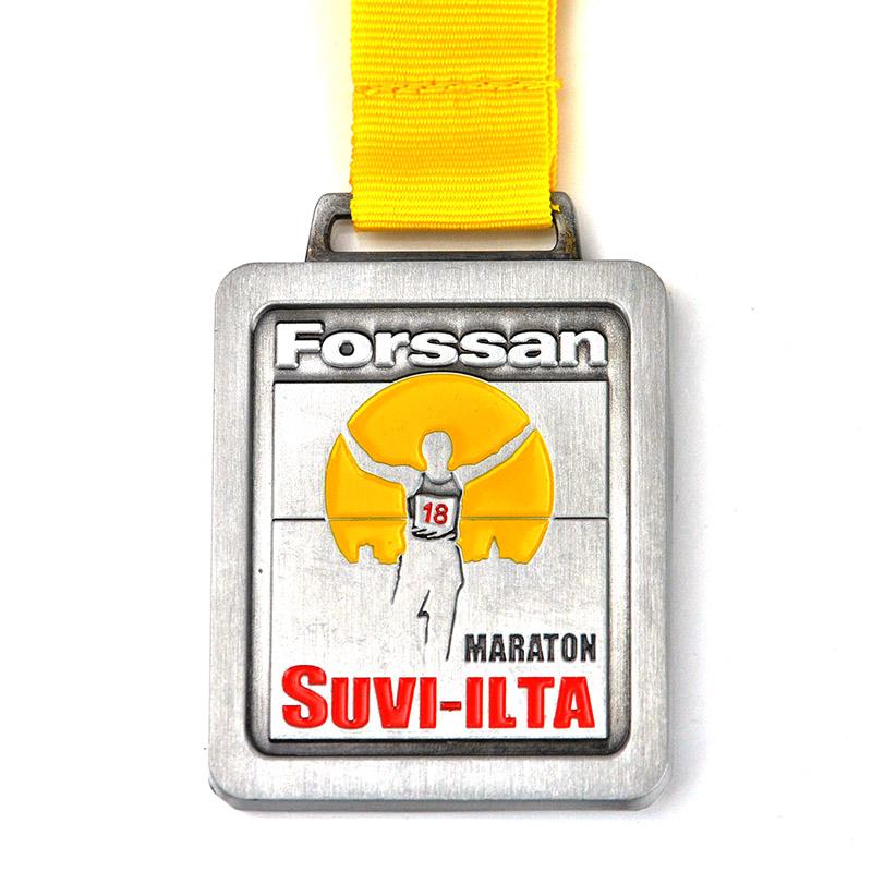 Medalla de maratón - Fondo plateado retro con diseño en relieve amarillo y rojo