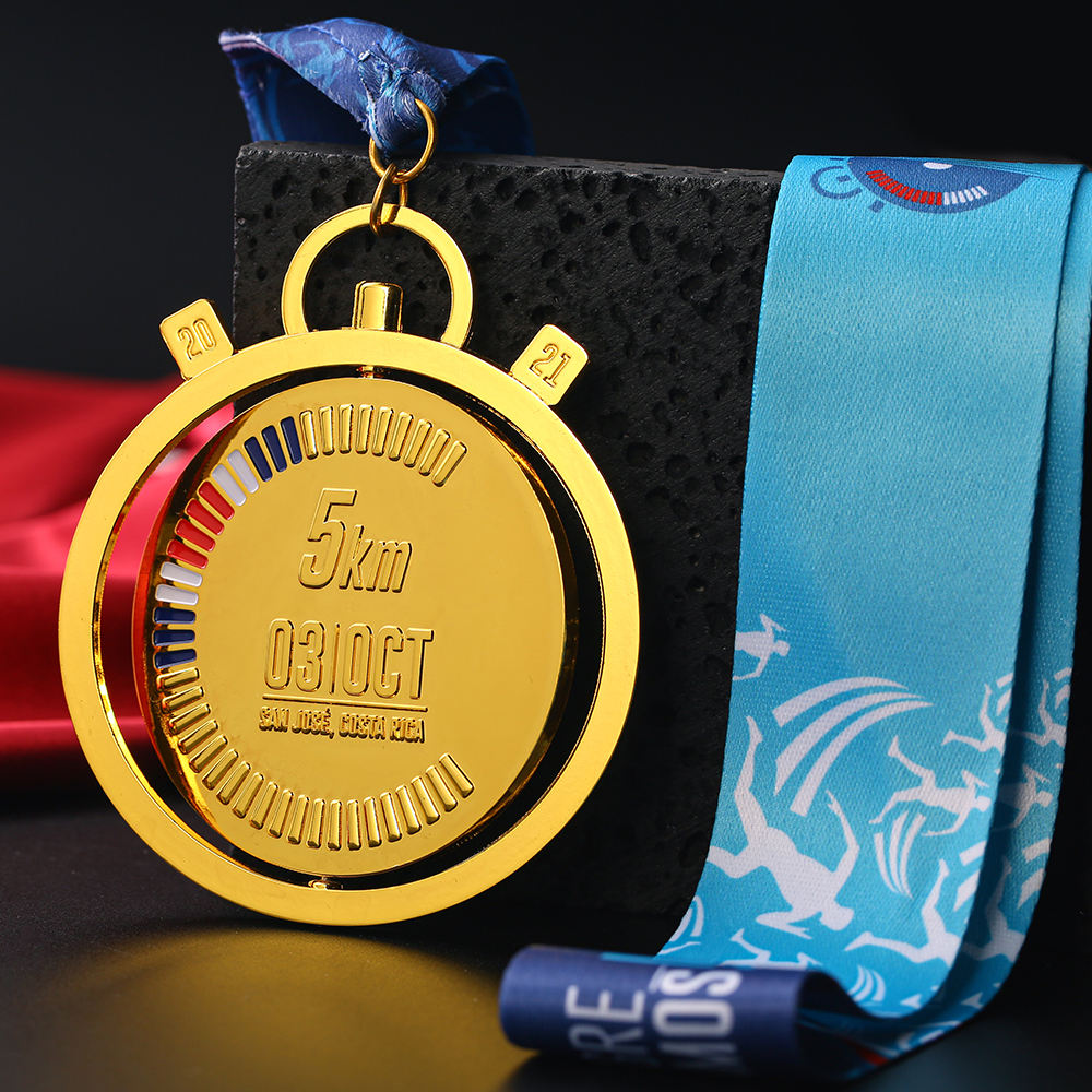 Medalla de carrera con borde de estrella roja de cinco puntas - medalla de finalista para eventos de carrera