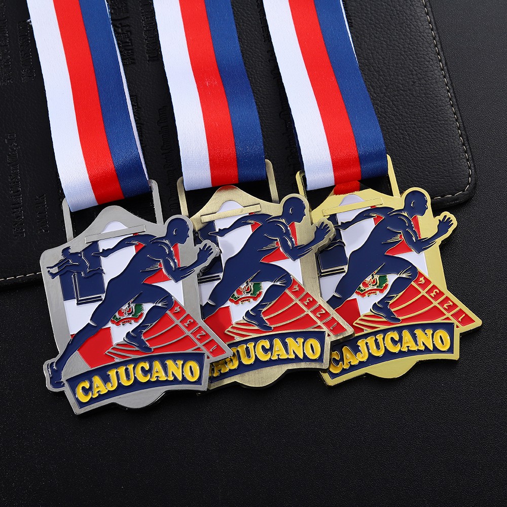 Medalla de carrera con borde de estrella roja de cinco puntas - medalla de finalista para eventos de carrera