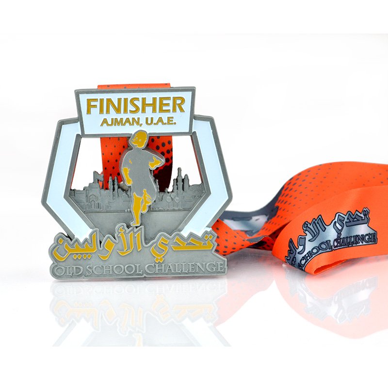 Medallas de carreras con temática fitness: Base plateada retro con medallas en relieve 3D de pose de salida.