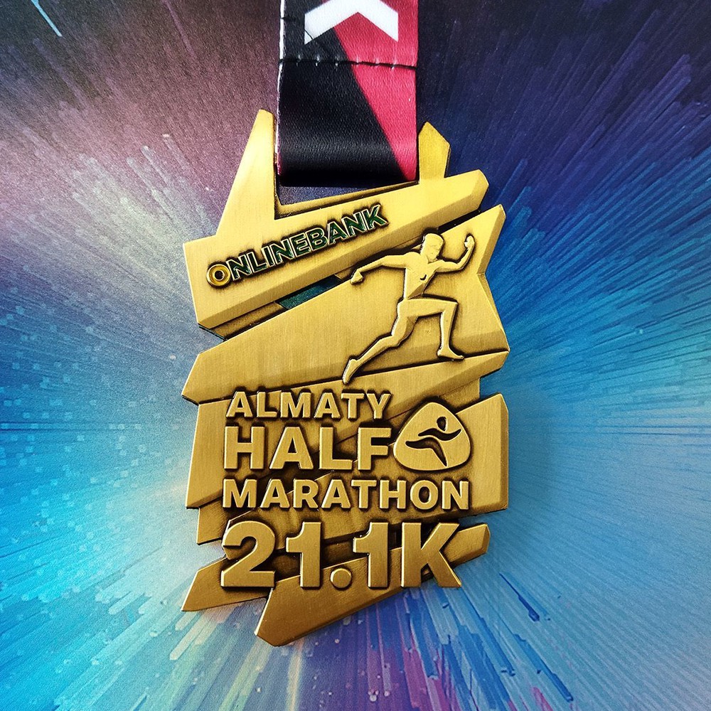 Medalla de finalista: insignia conmemorativa en relieve 3D con un monumento emblemático de la ciudad para la carrera de parejas
