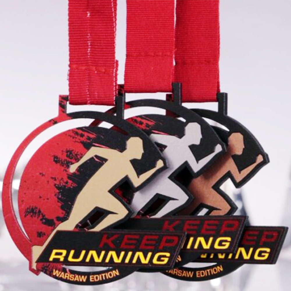Medallas multicolores para carreras de running; medallas de finalista con diseño superpuesto calado de estilo salpicaduras de tinta negras y rojas