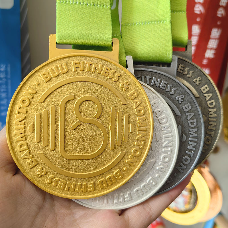 Medalla deportiva personalizada de aleación de zinc dorada en blanco, venta caliente, trofeo de culturismo y halterofilia, medallas metálicas de recuerdo