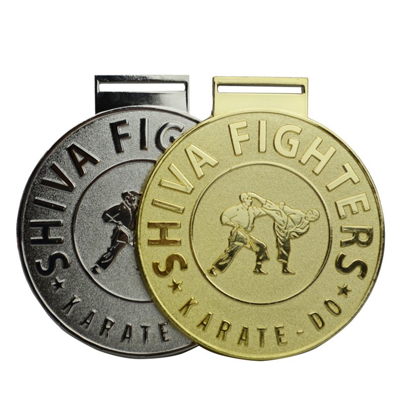 Medalla calada del Campeonato de Lucha Libre, insignia conmemorativa en relieve doble de lucha libre, plata antigua y esmalte azul