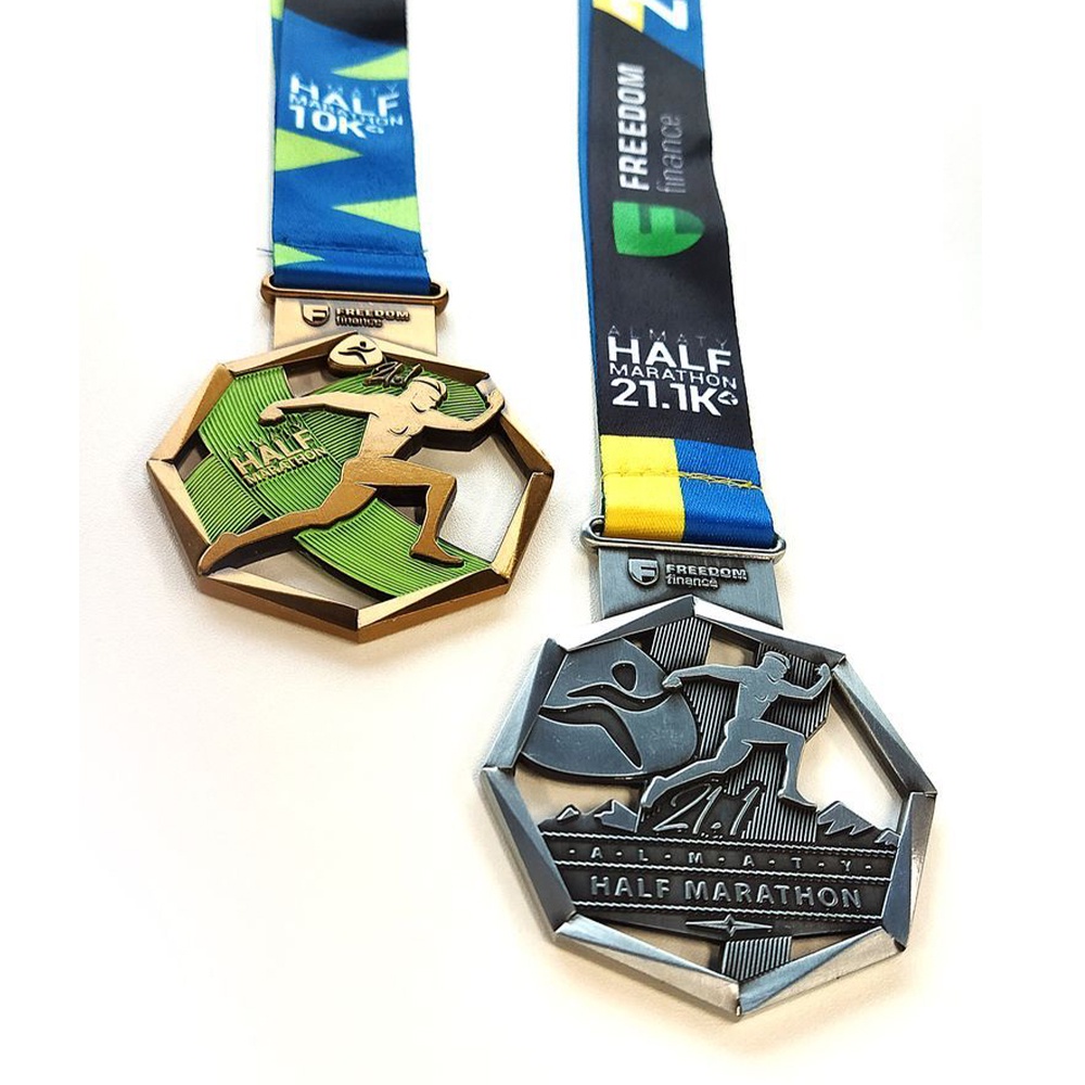 Medallas de carrera ciclista personalizadas, placas metálicas retro con temática de puerto en plata.
