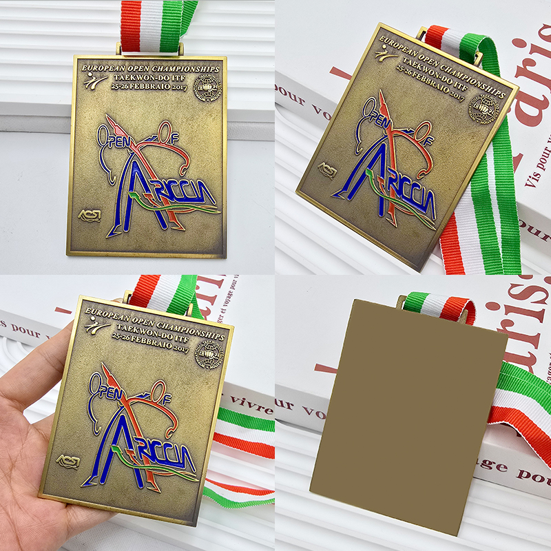 Antike Bronzemedaille aus Metall, farbige Reliefskulptur zur Erinnerung an die European Taekwondo Open, ein Sammlerstück.