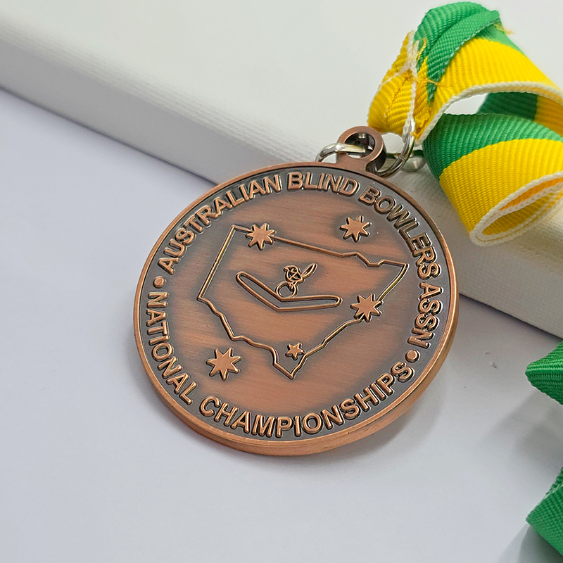 Australisches Sportmedaillenset, darunter Gedenkmedaillen für Leichtathletik, Bowling, Kajakfahren usw. mit Karten und Känguru-Reliefs. Ein Sammlerstück-Set mit Medaillen australischer Sportveranstaltungen.