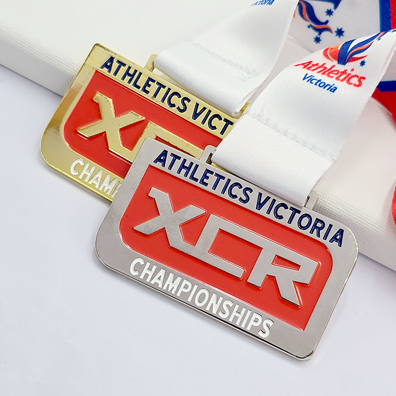 Australisches und russisches Leichtathletik-Event-Metallmedaillenset: Viktorianische Leichtathletik-Meisterschaften / Russisches Petrochemie-60-jähriges Jubiläum-Gedenk-Athleten-Relief-Set. Professionelles Sport-Event-Sammlerstück-Set.