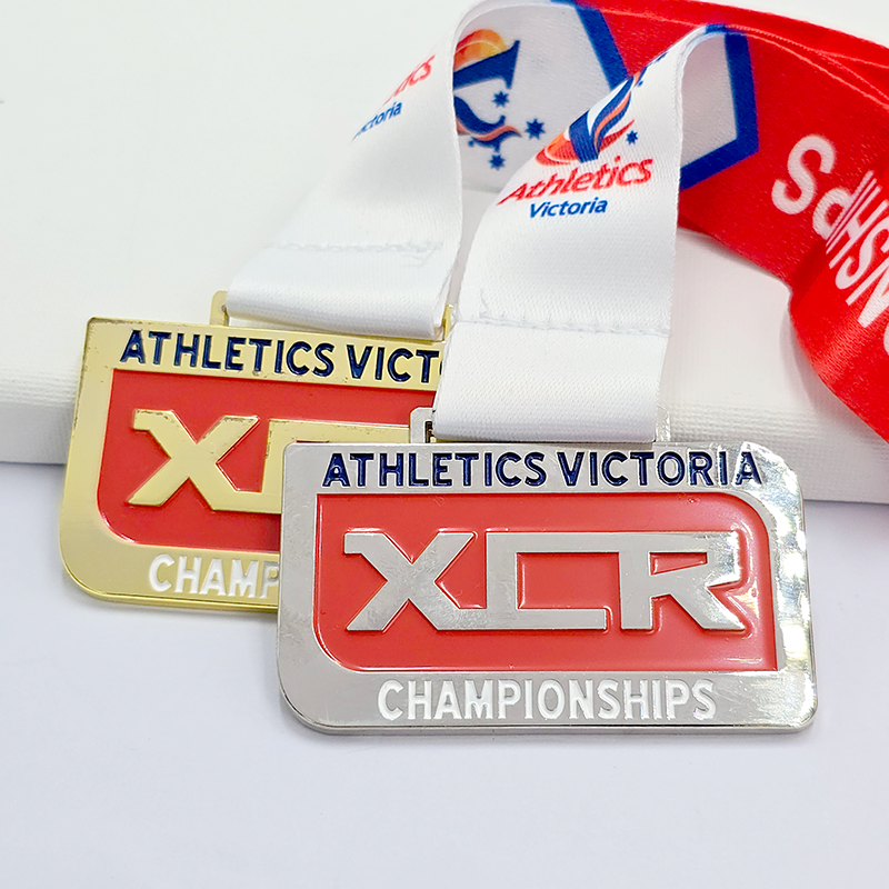 Australisches und russisches Leichtathletik-Event-Metallmedaillenset: Viktorianische Leichtathletik-Meisterschaften / Russisches Petrochemie-60-jähriges Jubiläum-Gedenk-Athleten-Relief-Set. Professionelles Sport-Event-Sammlerstück-Set.