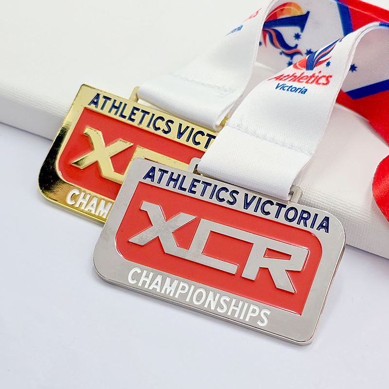 Australisches und russisches Leichtathletik-Event-Metallmedaillenset: Viktorianische Leichtathletik-Meisterschaften / Russisches Petrochemie-60-jähriges Jubiläum-Gedenk-Athleten-Relief-Set. Professionelles Sport-Event-Sammlerstück-Set.