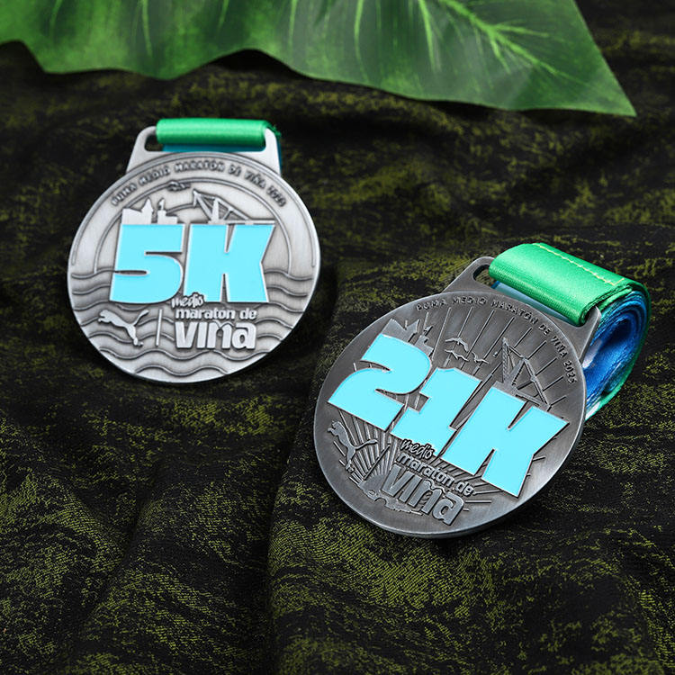 Halbmarathon-Gedenkmedaille, antike silberfarbene Emaille-Metallplakette, 2025 Viña Race FINISHER-Anhänger
