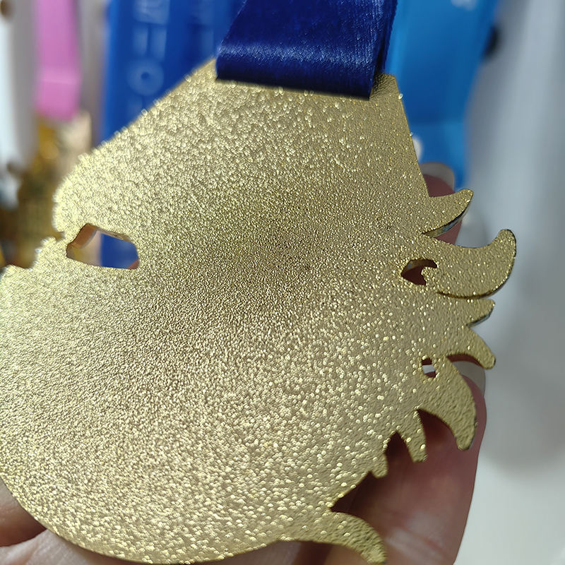 3D-Logo Goldmetall Zinklegierung Sportmedaille Galvanisierte Handwerksmedaille mit Band und Aufhängebändchen
