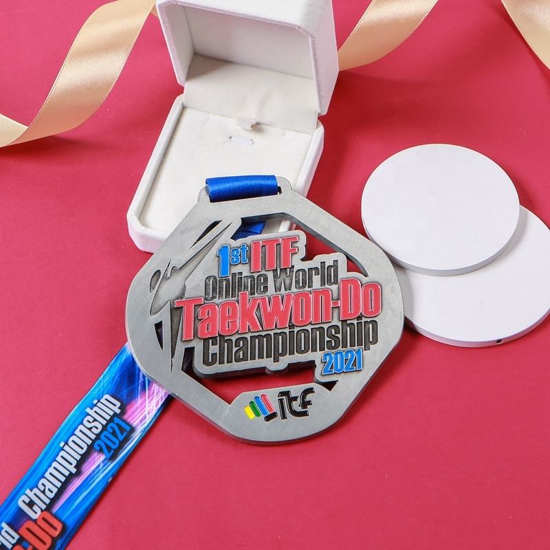 Gold-, Silber- und Bronzemedaillen für Judo, Karate und Taekwondo.