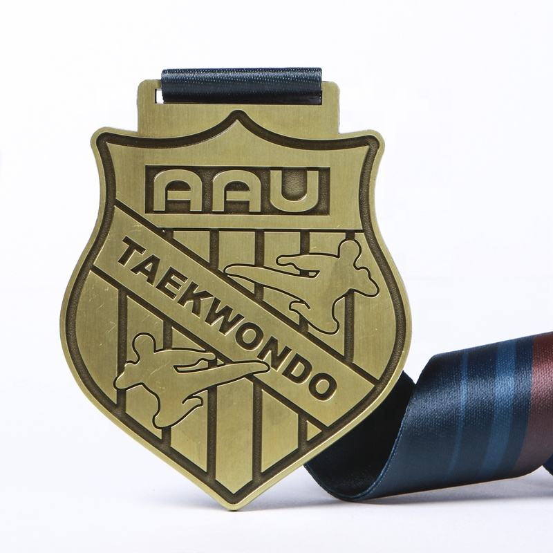 Gold-, Silber- und Bronzemedaillen für Judo, Karate und Taekwondo.