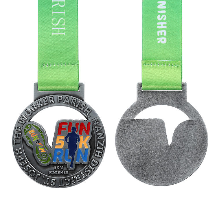 Kostenlos gestaltetes individuelles Sportmedaillen-Logo mit Buchstaben, 3D-Spaß, 5k-Laufmedaille, hohles Emaille, versilberte 3D-Medaille mit Band