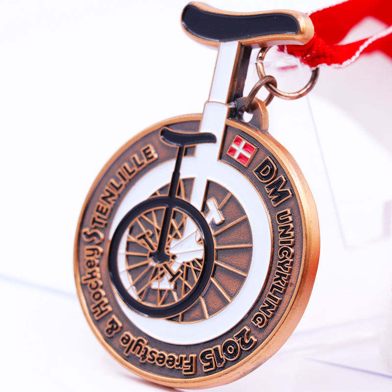 Großhandel kundenspezifische Finisher-Medaille fürs Radfahren aus Zinklegierung 3D Mountainbike-Rennsportmedaille mit Band
