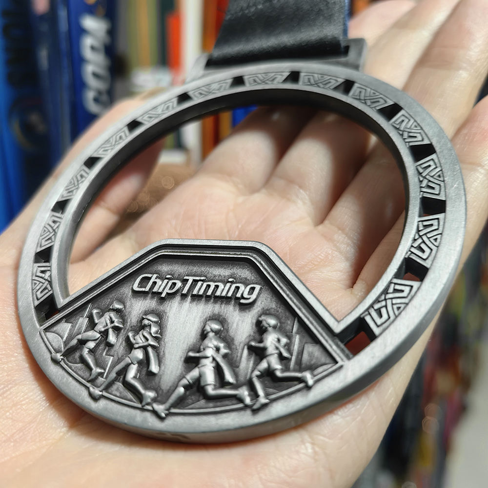 Relais-Marathon Hohlmedaille, zweifarbige Finisher-Gedenkabzeichen in Antikbronze und Antiksilber