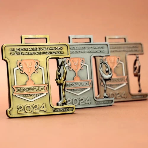 Gymnastik-Mehrkampfmessmedaillen: Gold, Silber und Bronze dreifarbige, ausgehöhlte 3D-Turnerin-Gedenkabzeichen