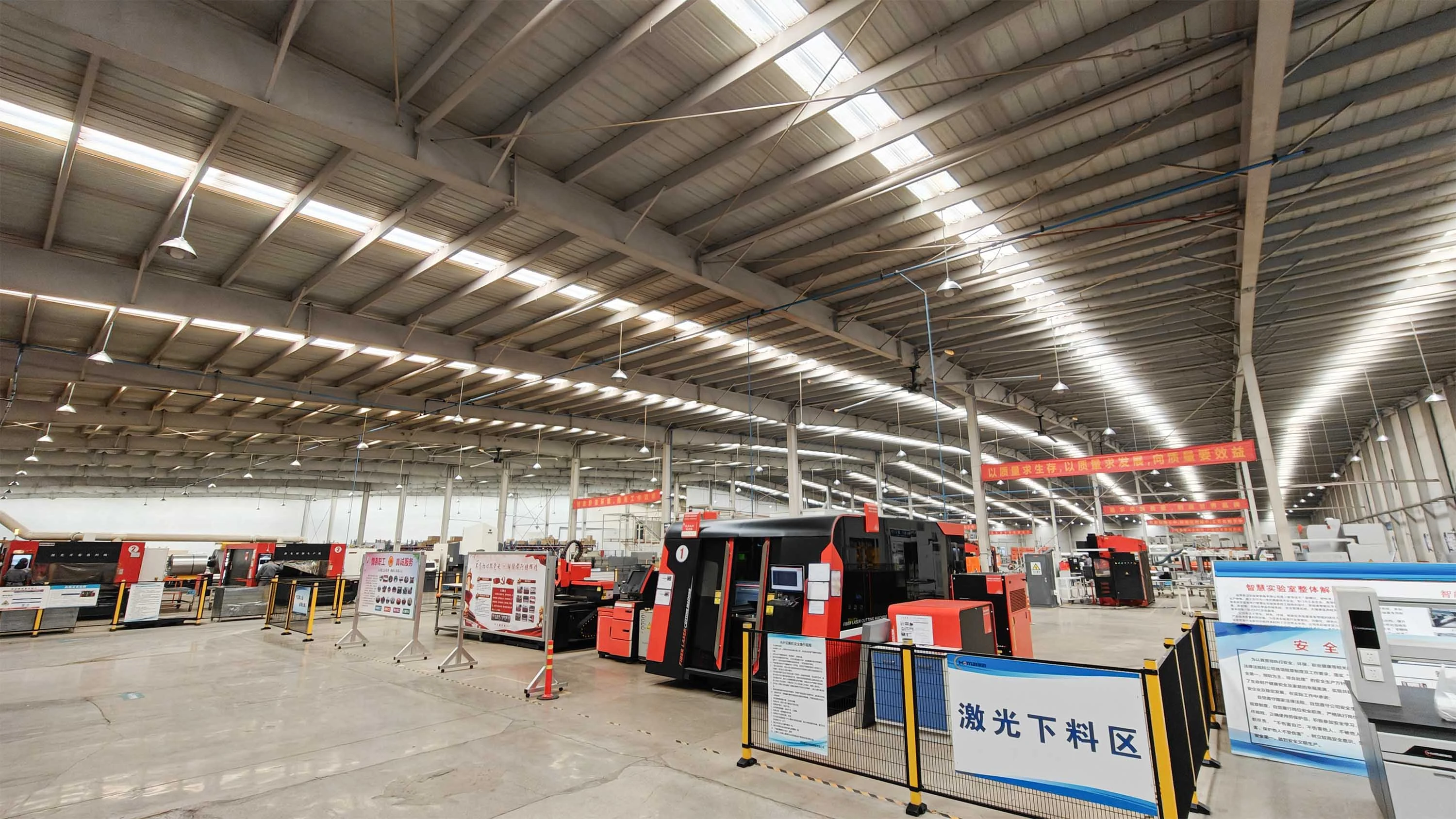 HOME页-ABOUT NEW SHOW用图 拷贝