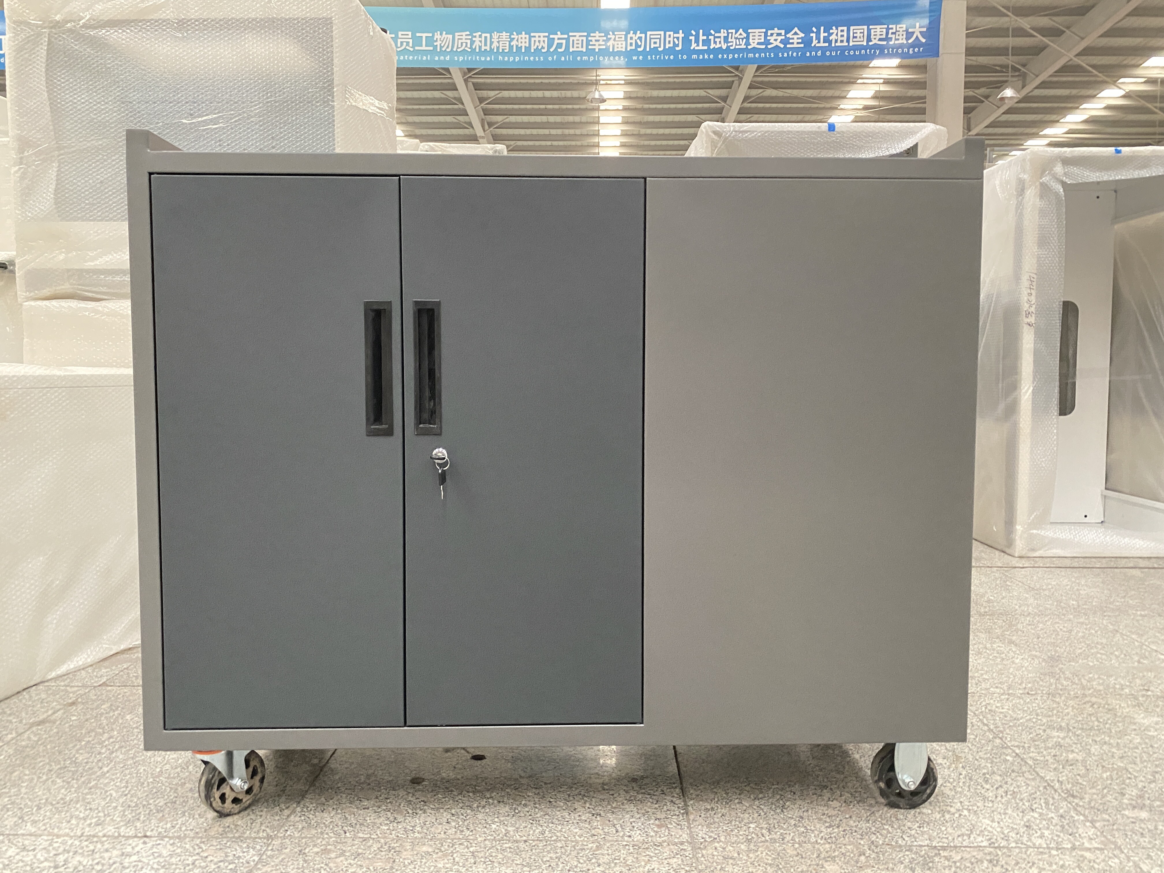 How to Select the Right Stainless Steel Tool Cabinet for Your Needs?