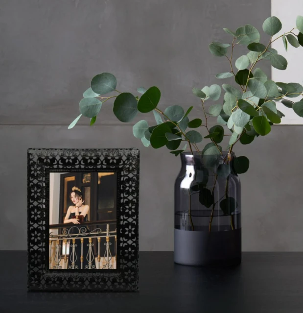 Metal photo frame
